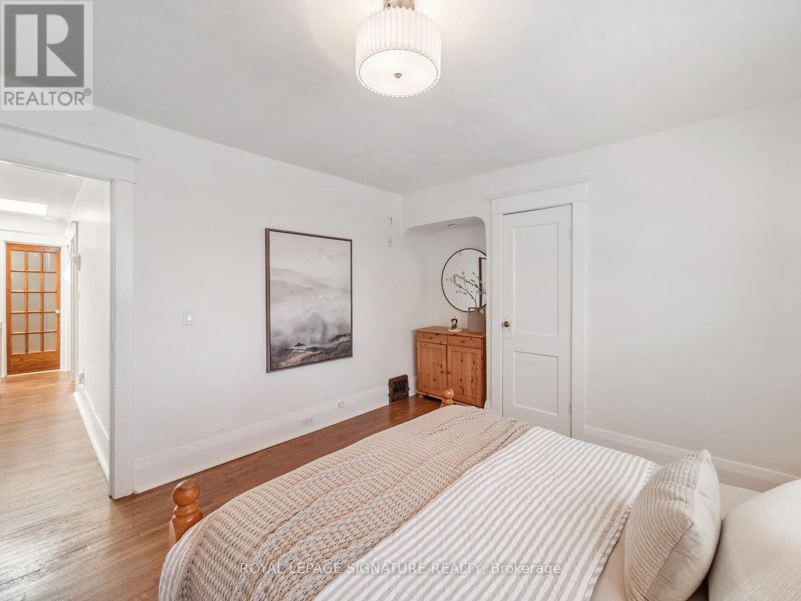 120 HOLLYWOOD CRESCENT Image 23