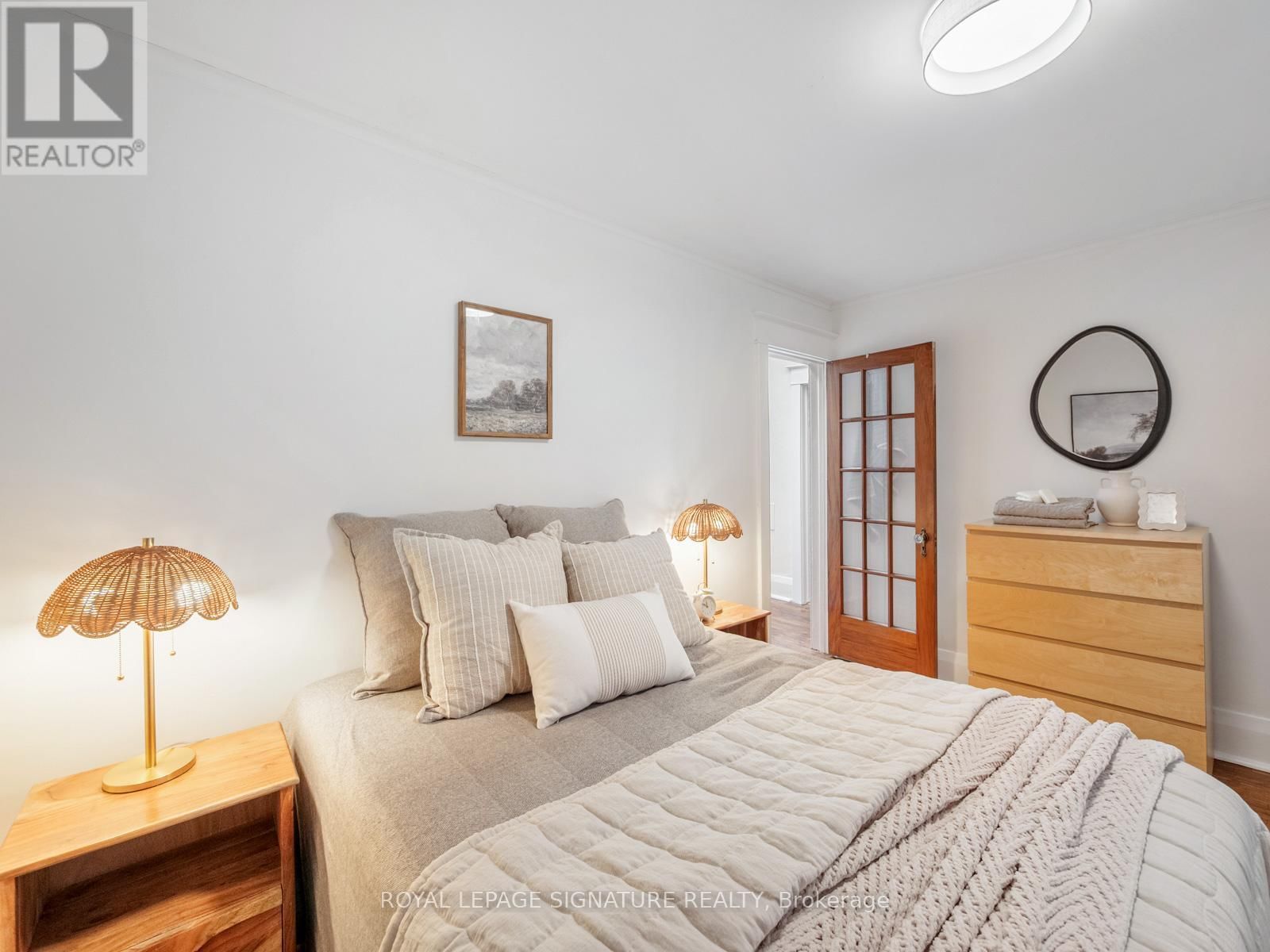 120 HOLLYWOOD CRESCENT Image 26