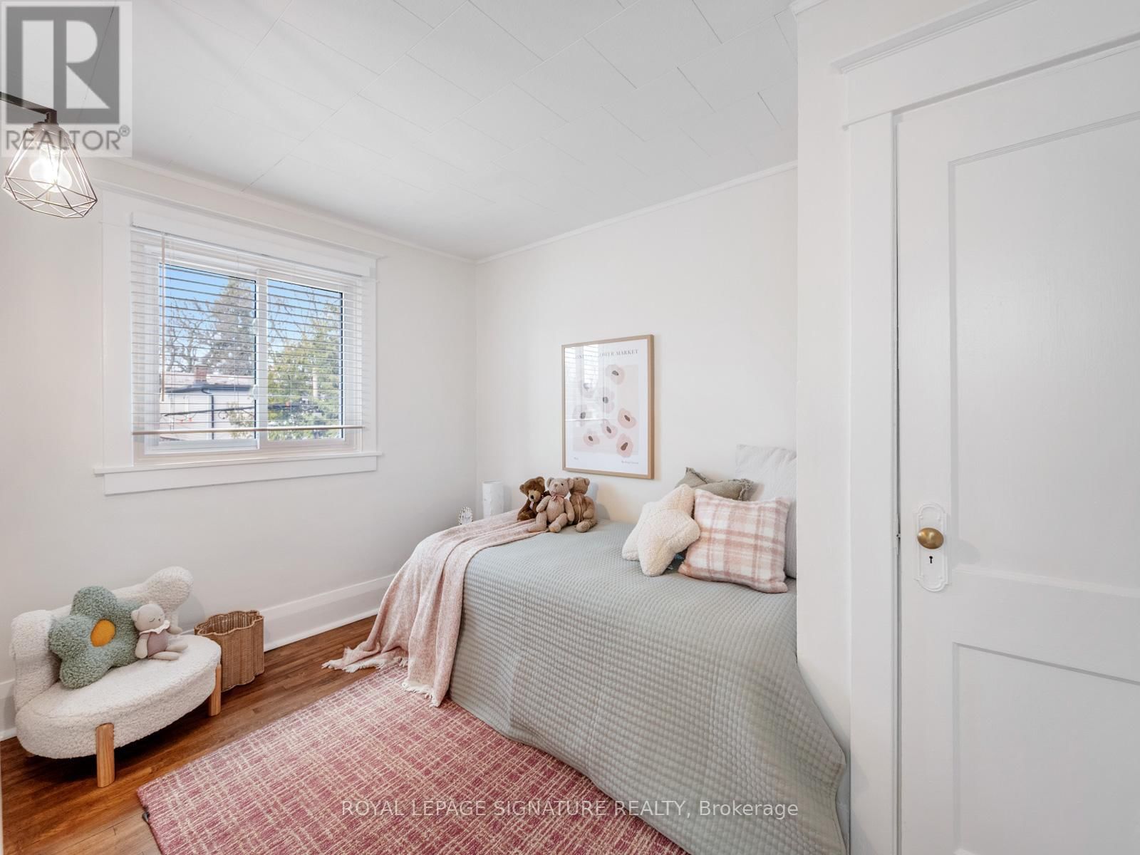 120 HOLLYWOOD CRESCENT Image 27