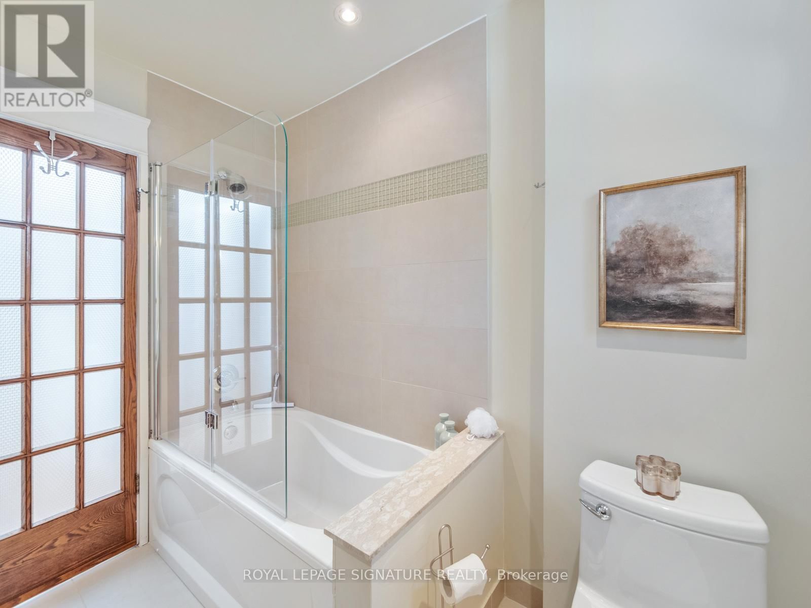 120 HOLLYWOOD CRESCENT Image 31