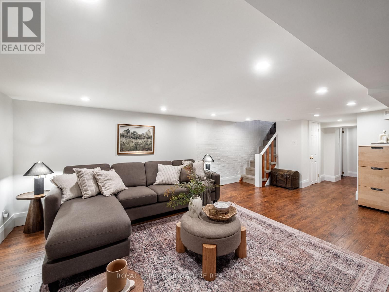 120 HOLLYWOOD CRESCENT Image 35