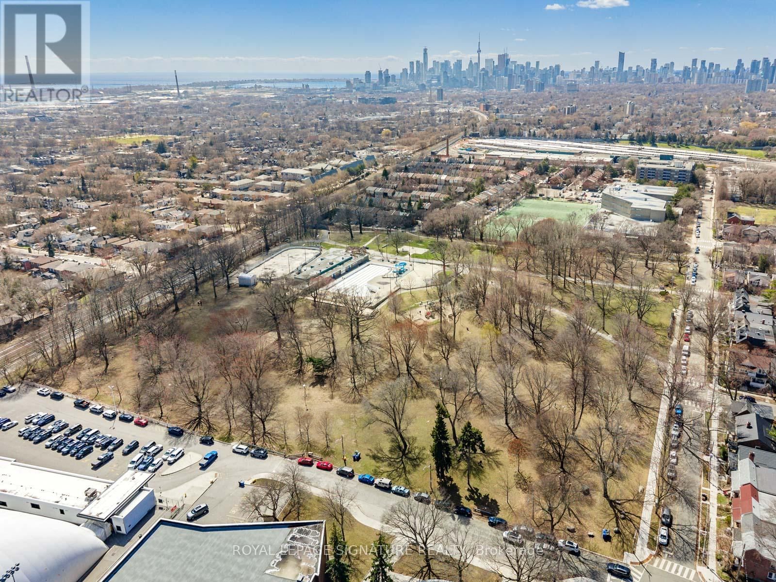 120 HOLLYWOOD CRESCENT Image 49