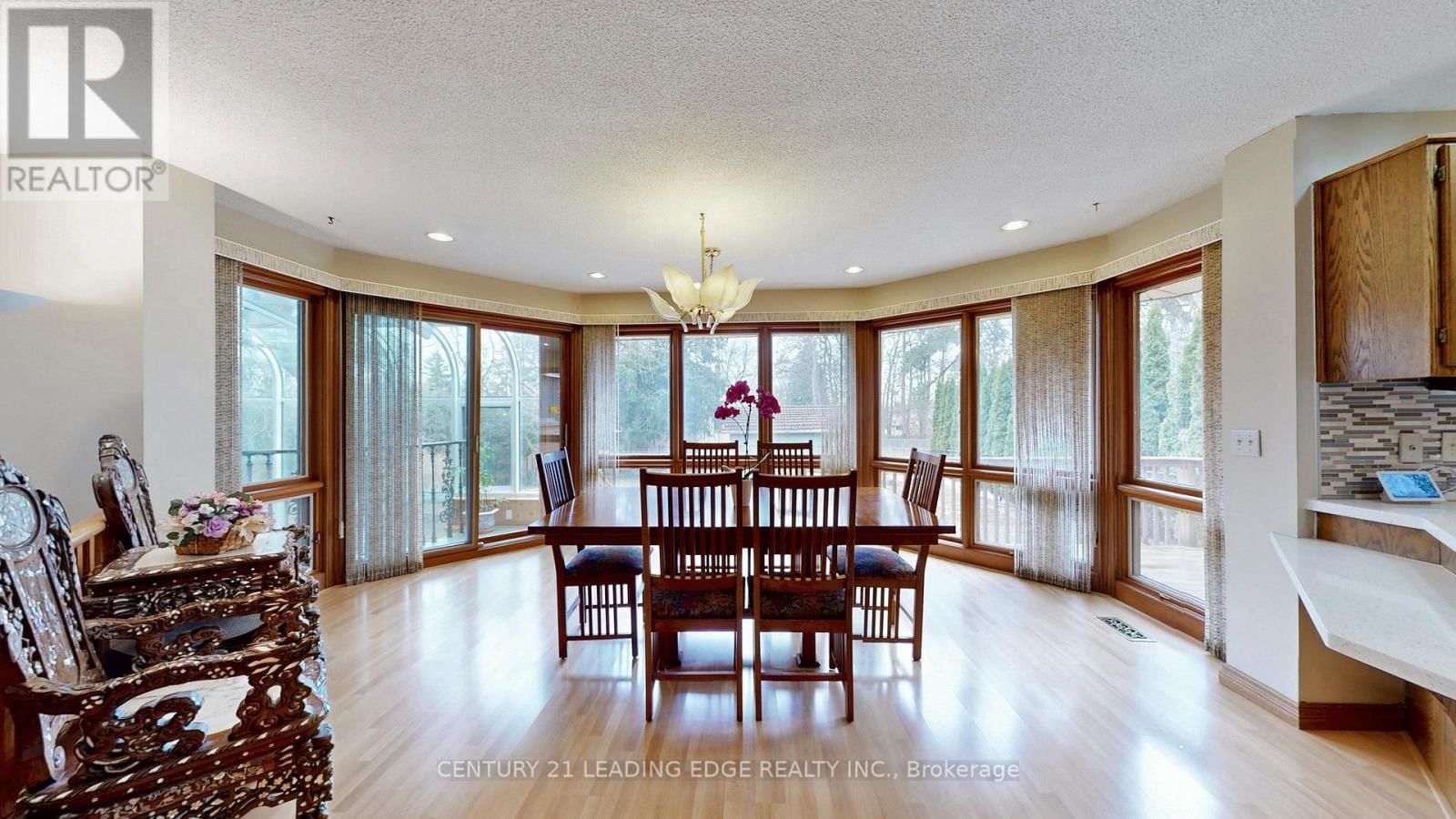 1127 OSHAWA BOULEVARD NORTH Image 15