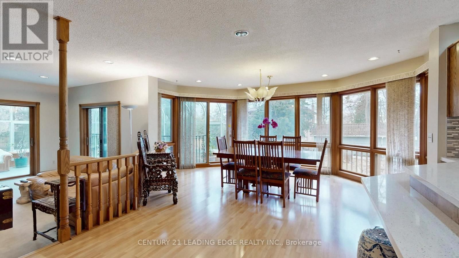 1127 OSHAWA BOULEVARD NORTH Image 16