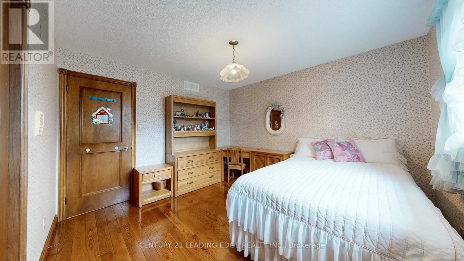 1127 OSHAWA BOULEVARD NORTH Image 36