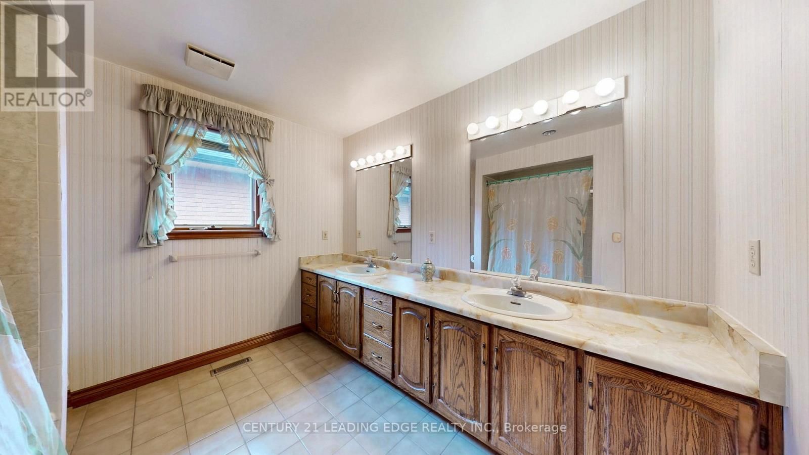 1127 OSHAWA BOULEVARD NORTH Image 38