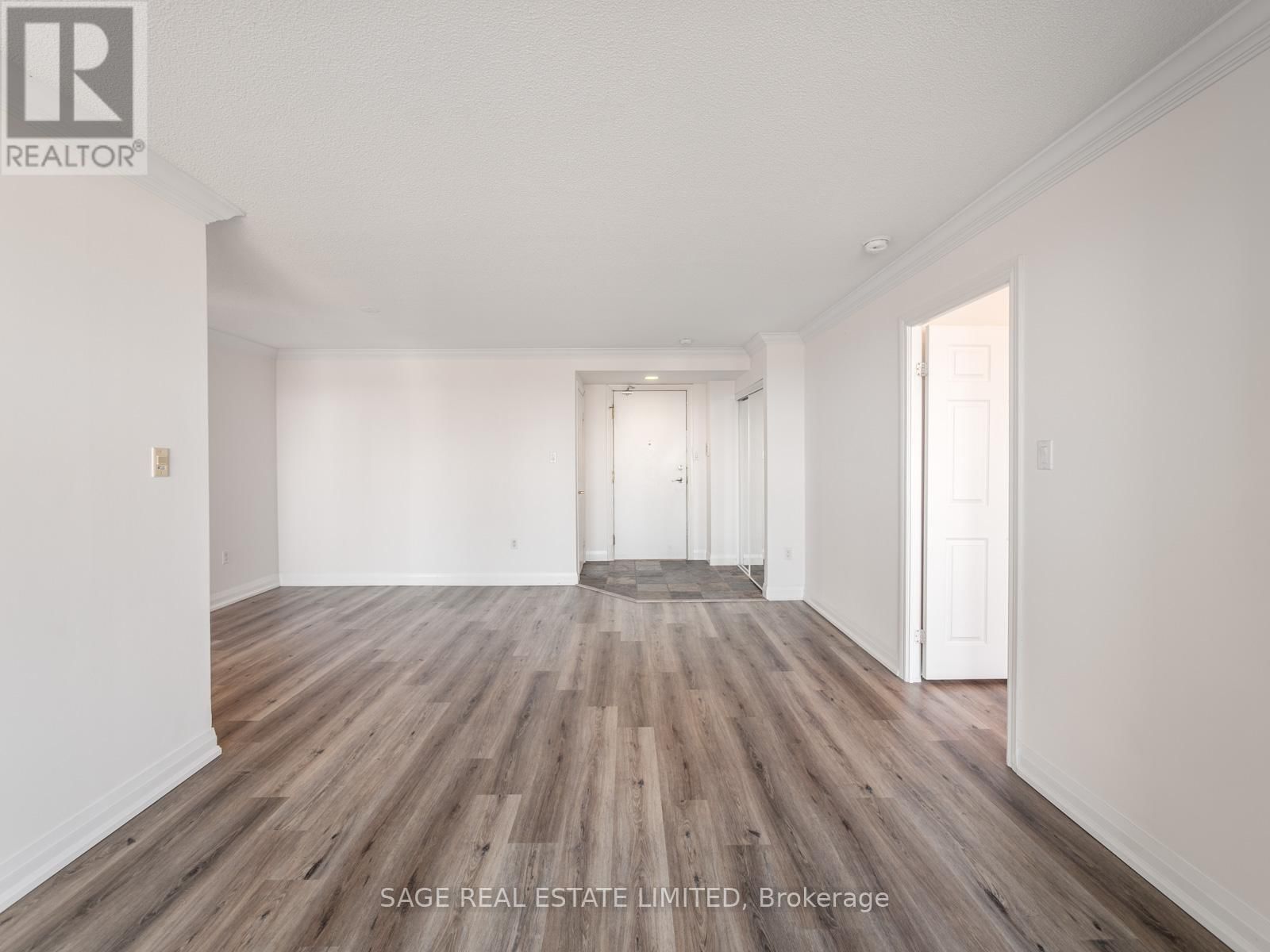 1935 - 125 OMNI DRIVE Image 21