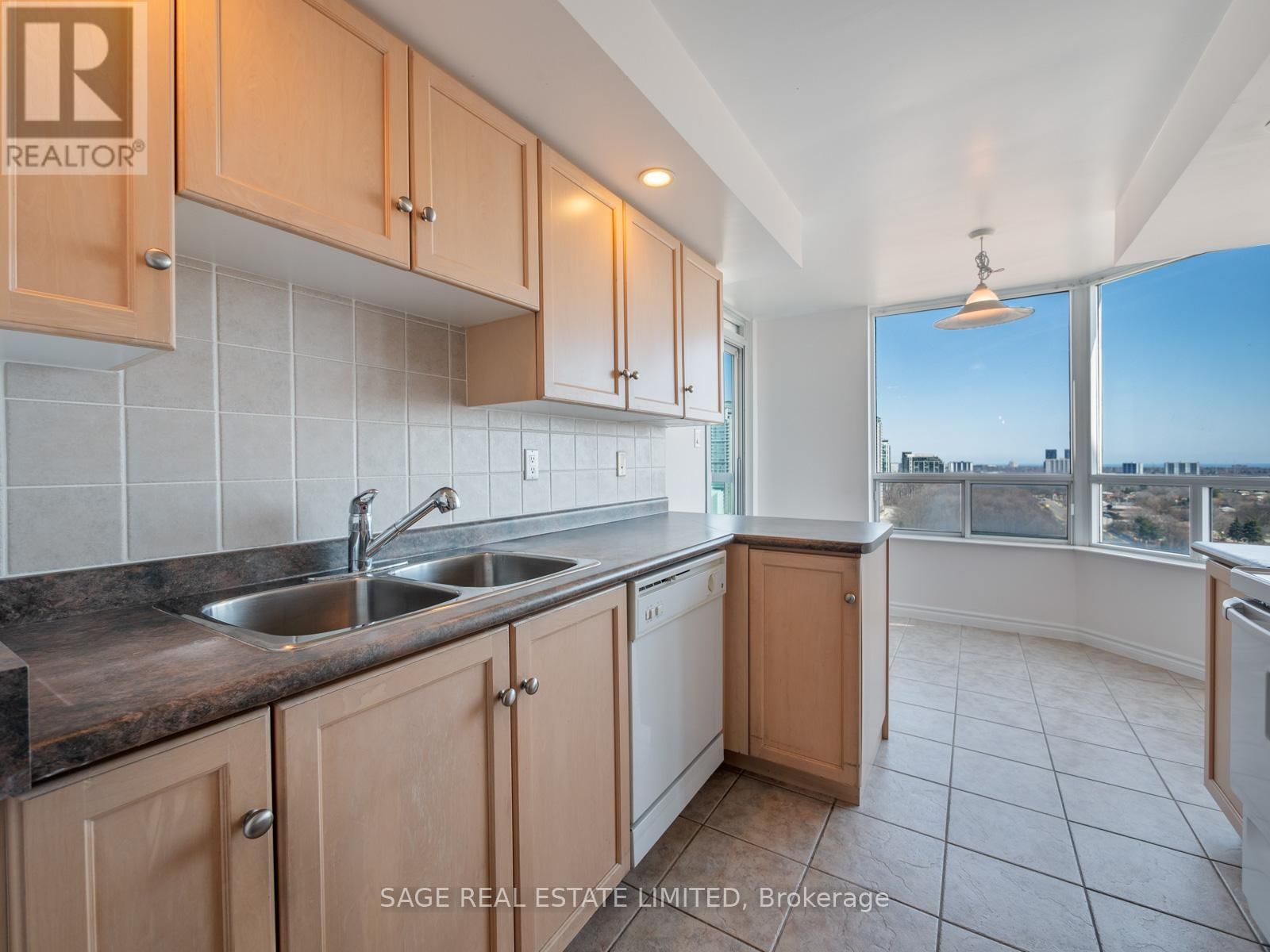 1935 - 125 OMNI DRIVE Image 23