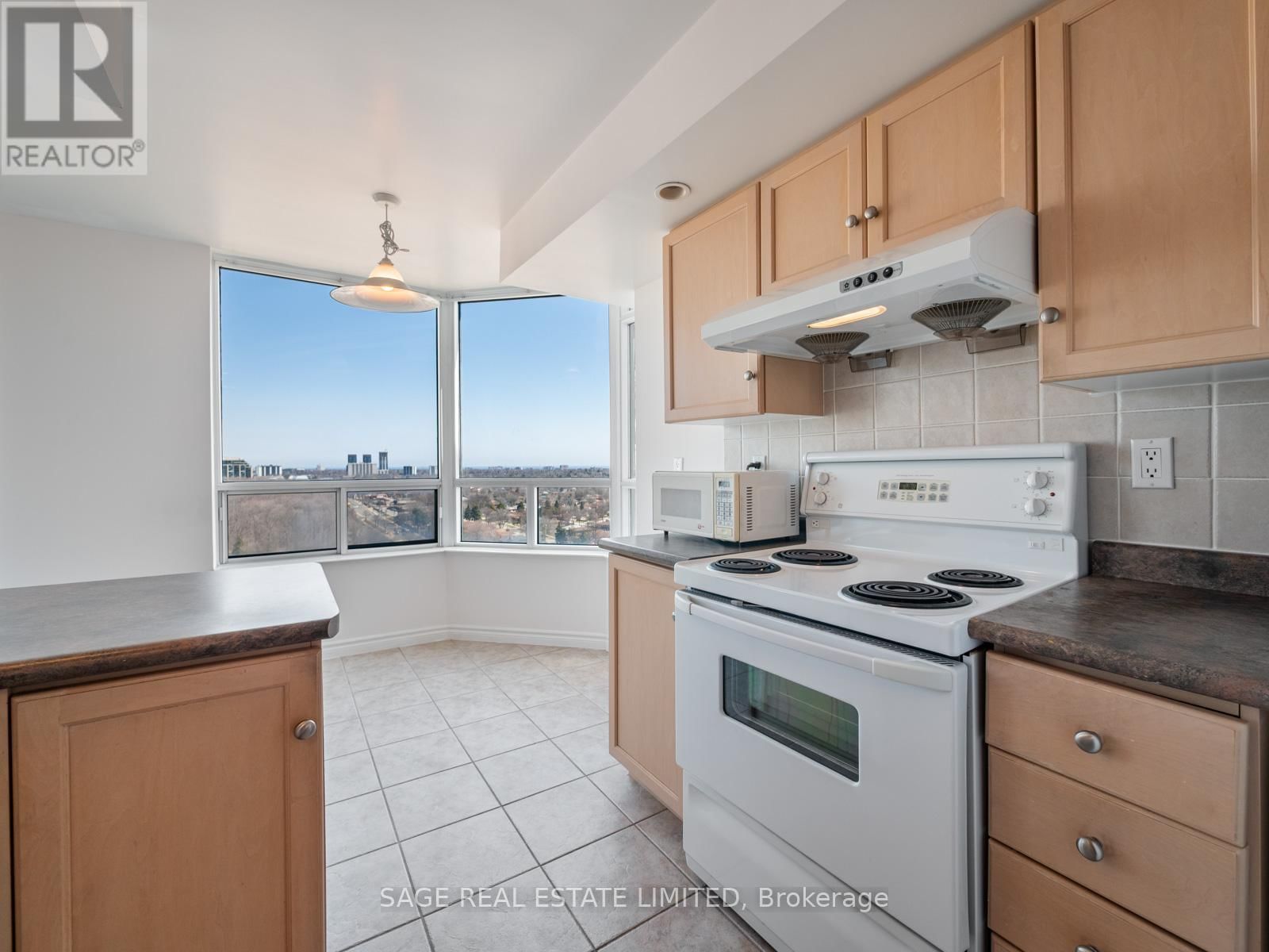 1935 - 125 OMNI DRIVE Image 24