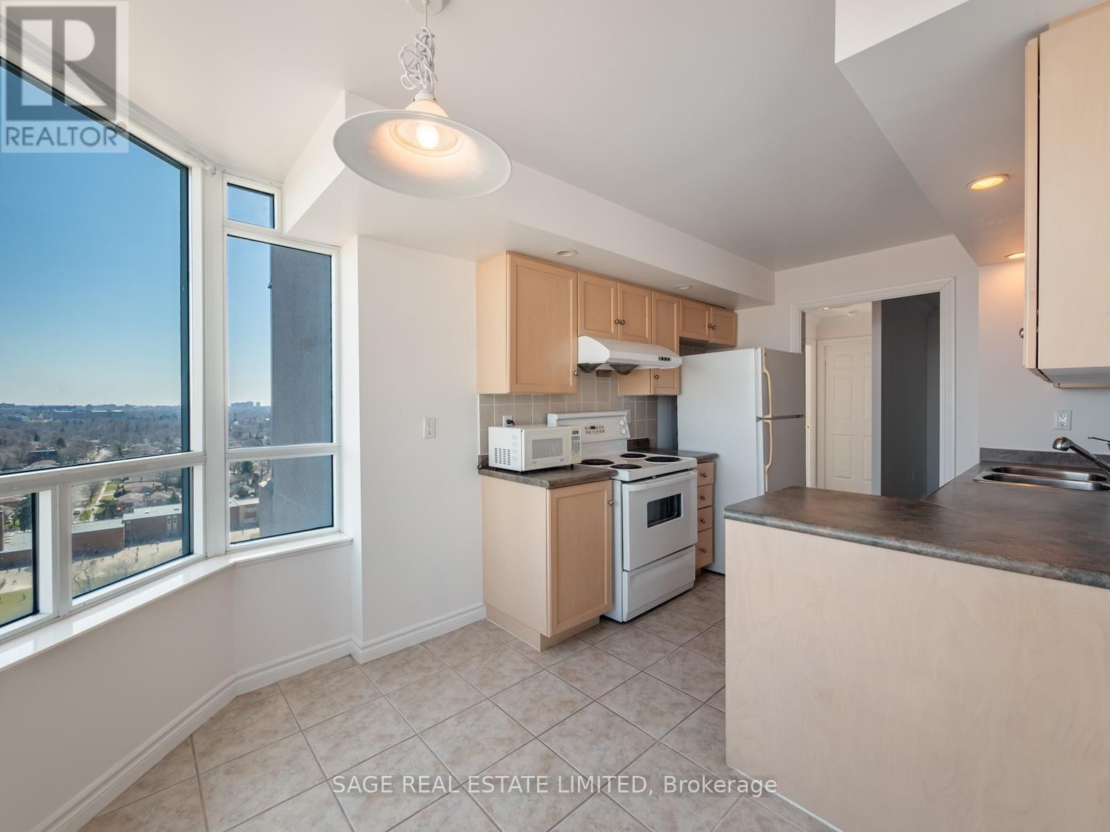 1935 - 125 OMNI DRIVE Image 28