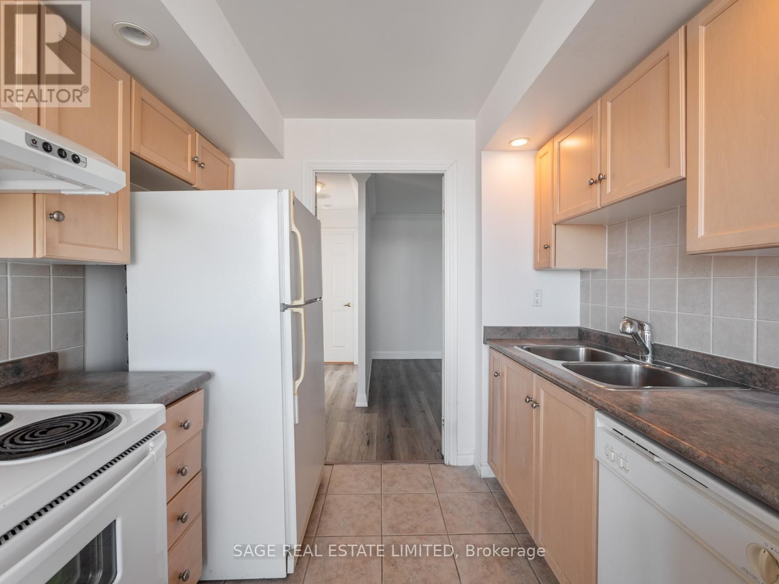 1935 - 125 OMNI DRIVE Image 30