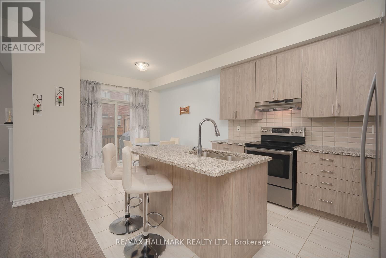 4 HICKLING LANE Image 20