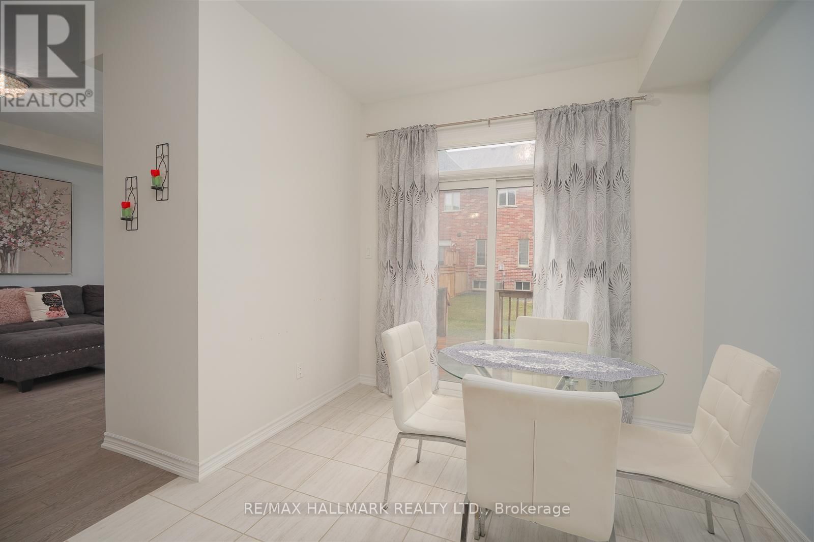 4 HICKLING LANE Image 21