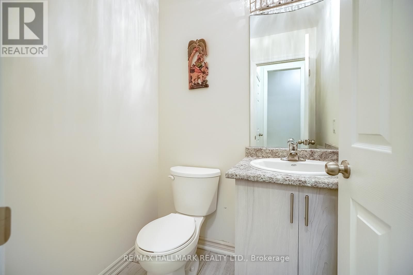 4 HICKLING LANE Image 23