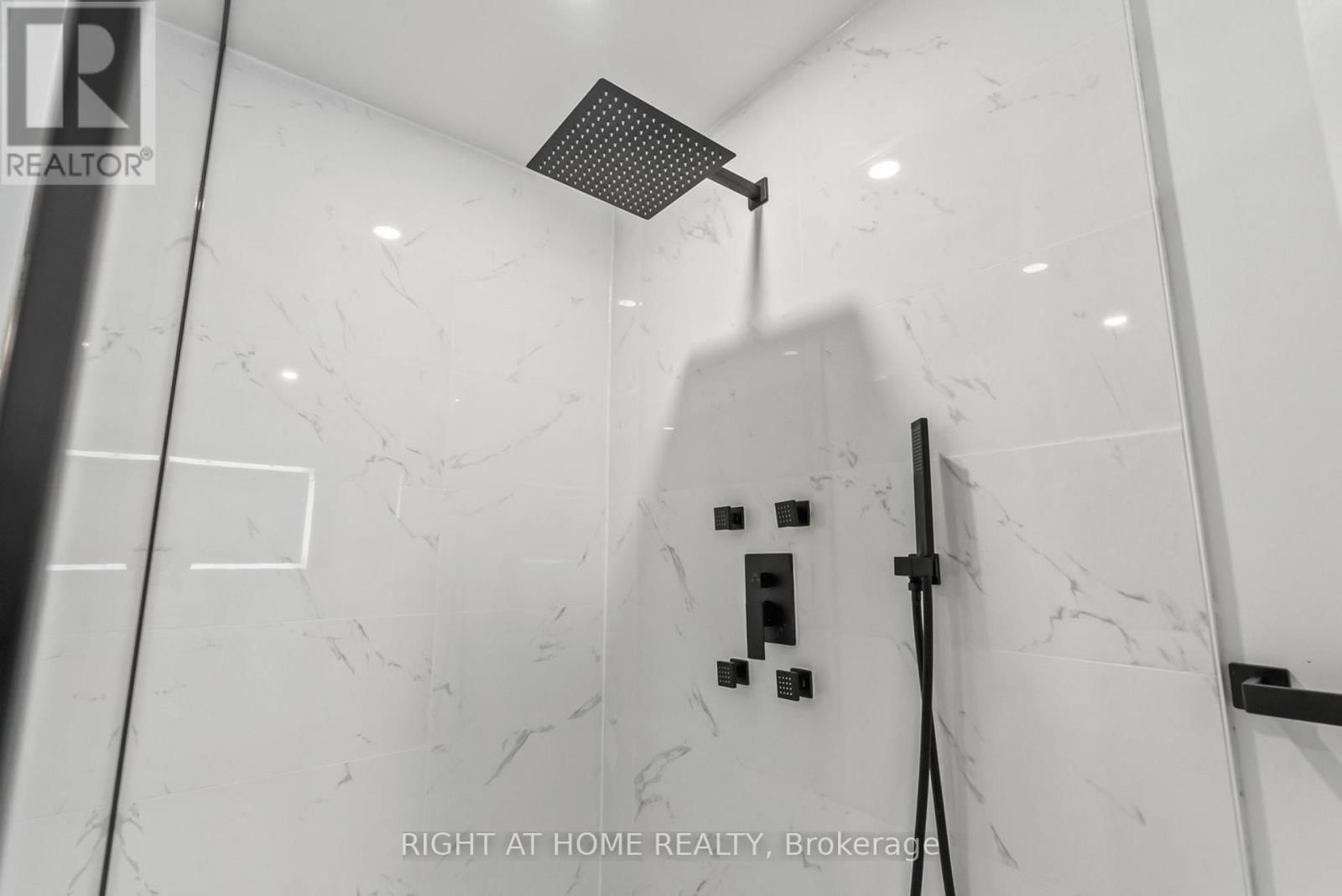 1040 BEAVER VALLEY CRESCENT Image 28