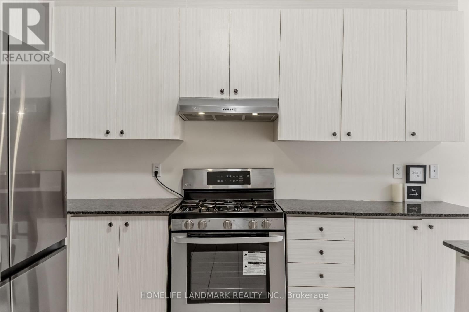 1712 CAROUSEL DRIVE Image 12