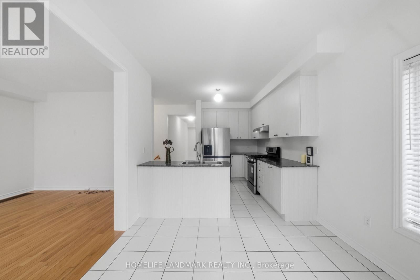 1712 CAROUSEL DRIVE Image 6