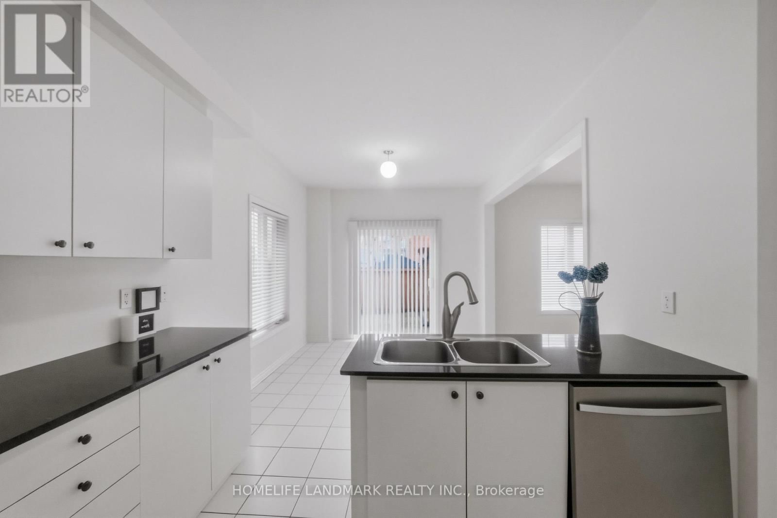 1712 CAROUSEL DRIVE Image 7