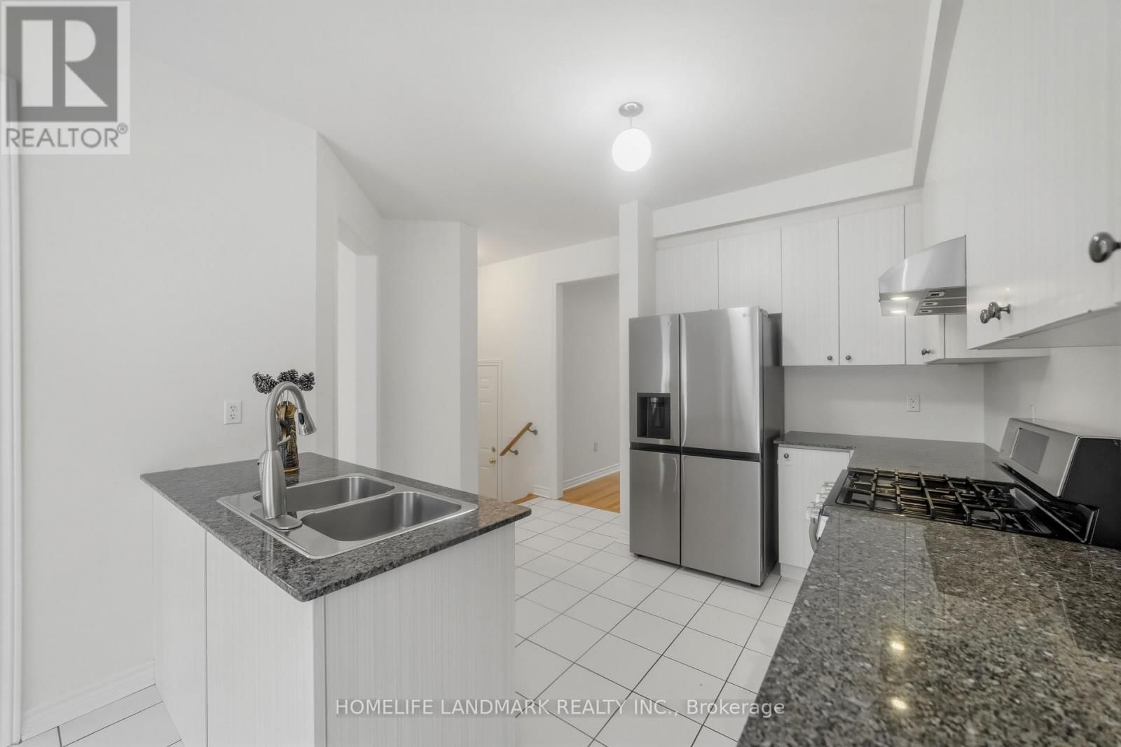 1712 CAROUSEL DRIVE Image 9