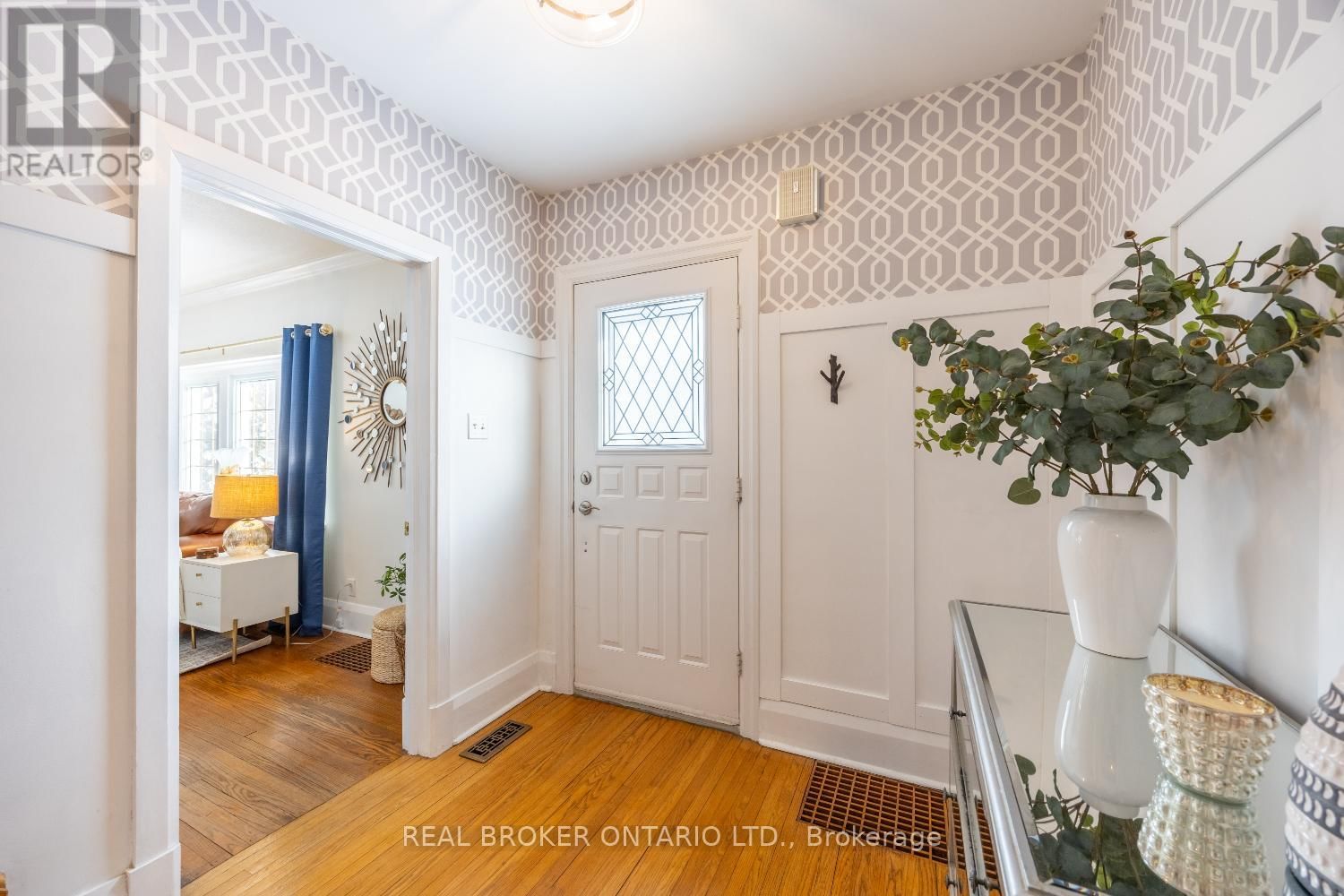 18 CONCESSION STREET WEST Image 6