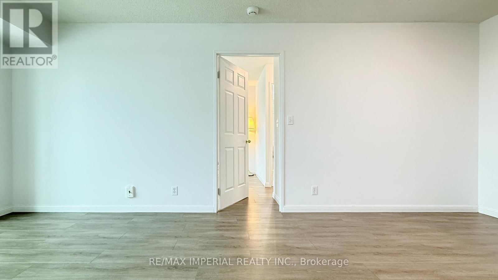 2209 - 1 LEE CENTRE DRIVE Image 22