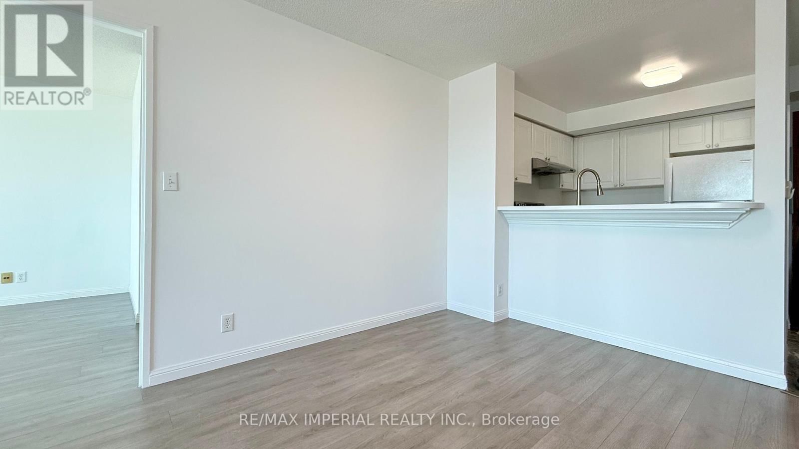 2209 - 1 LEE CENTRE DRIVE Image 9