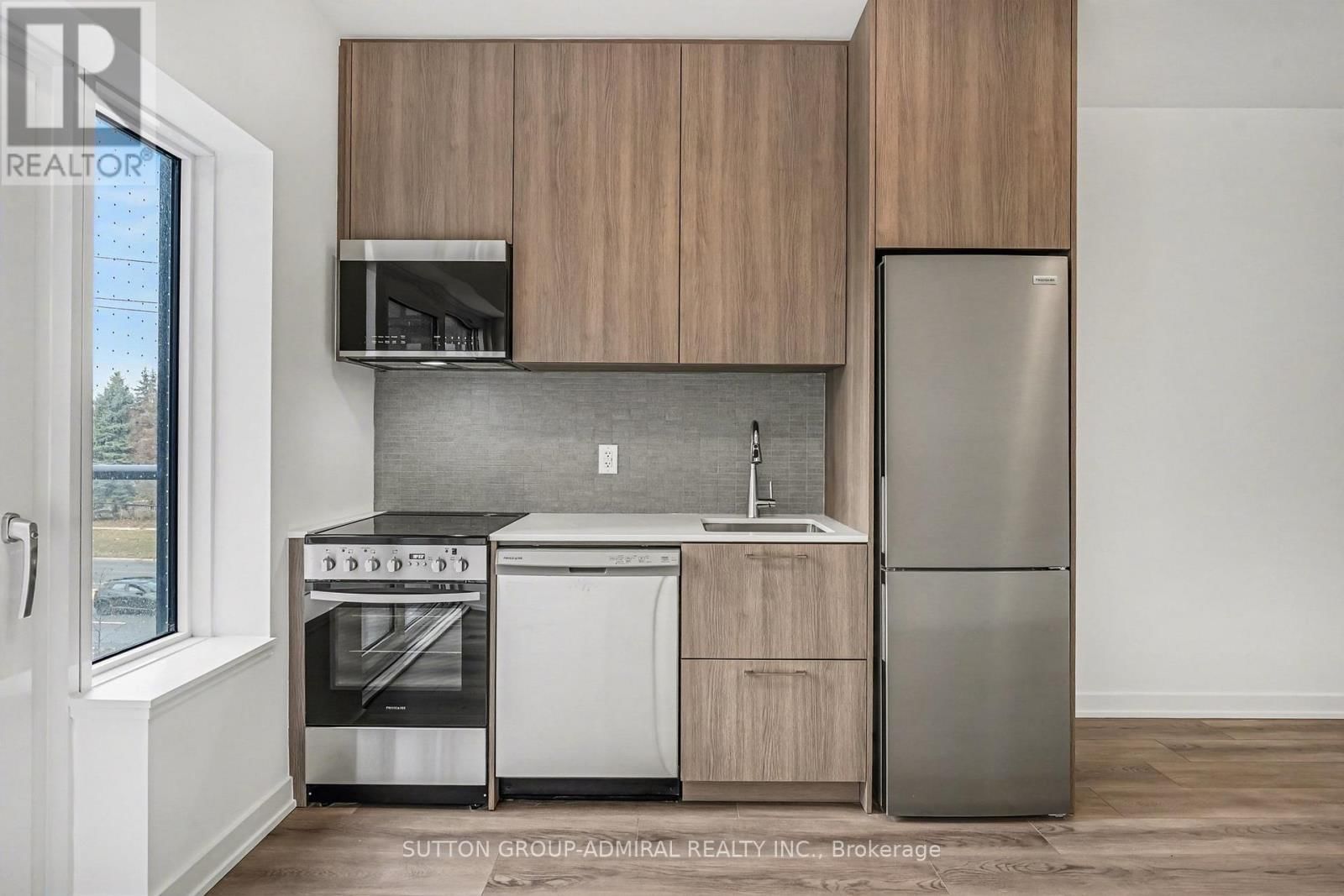 7437 KINGSTON ROAD Image 11