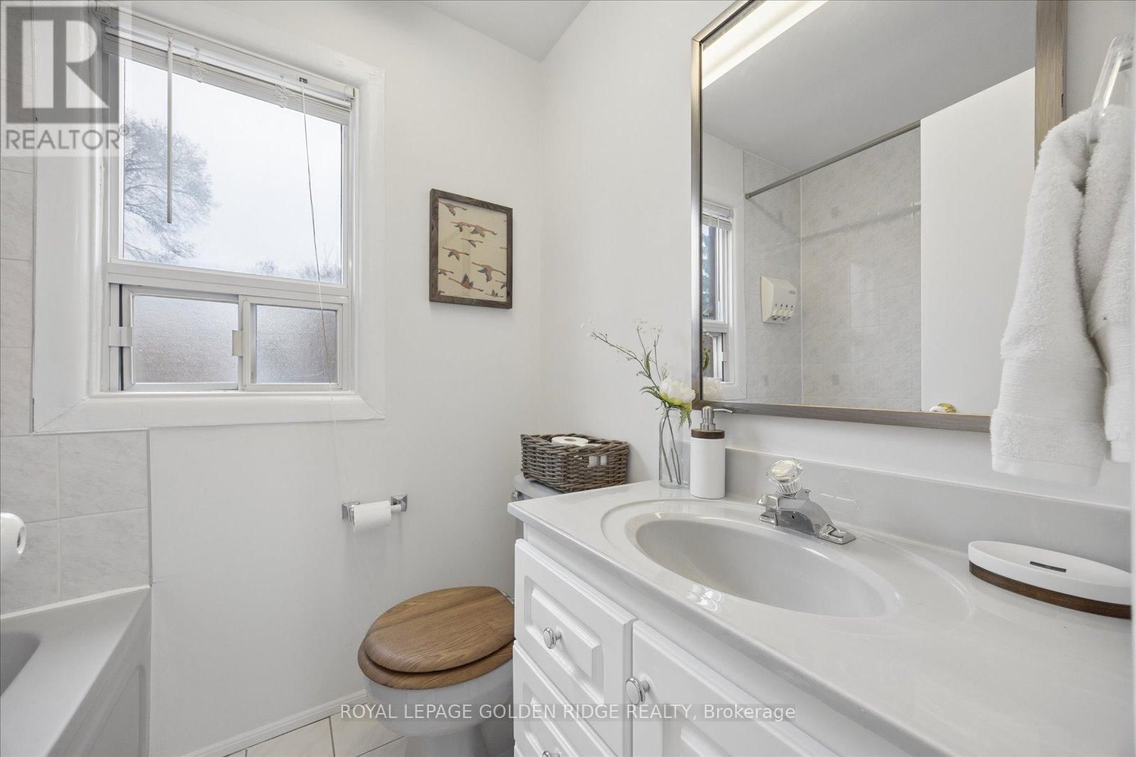 10 EASTGATE CRESCENT Image 16