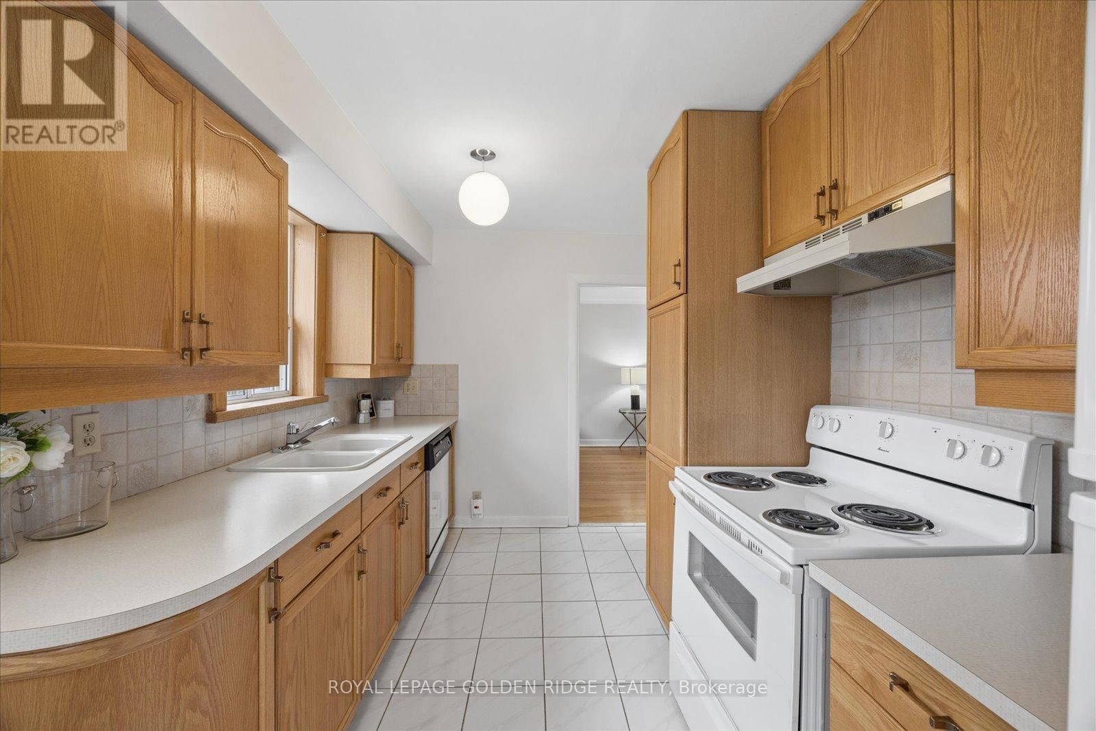 10 EASTGATE CRESCENT Image 9