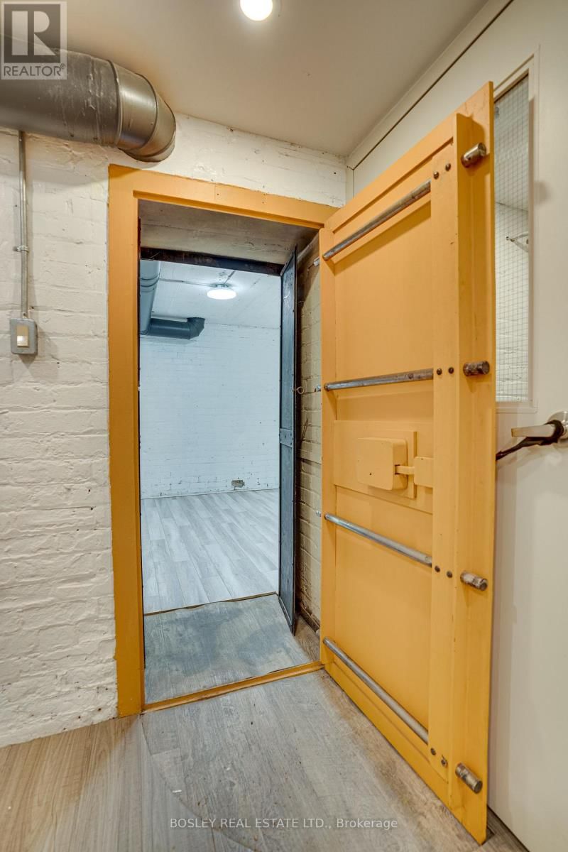 B - 711 QUEEN STREET EAST Image 19