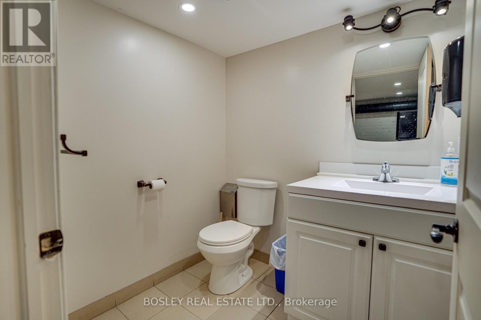 B - 711 QUEEN STREET EAST Image 23