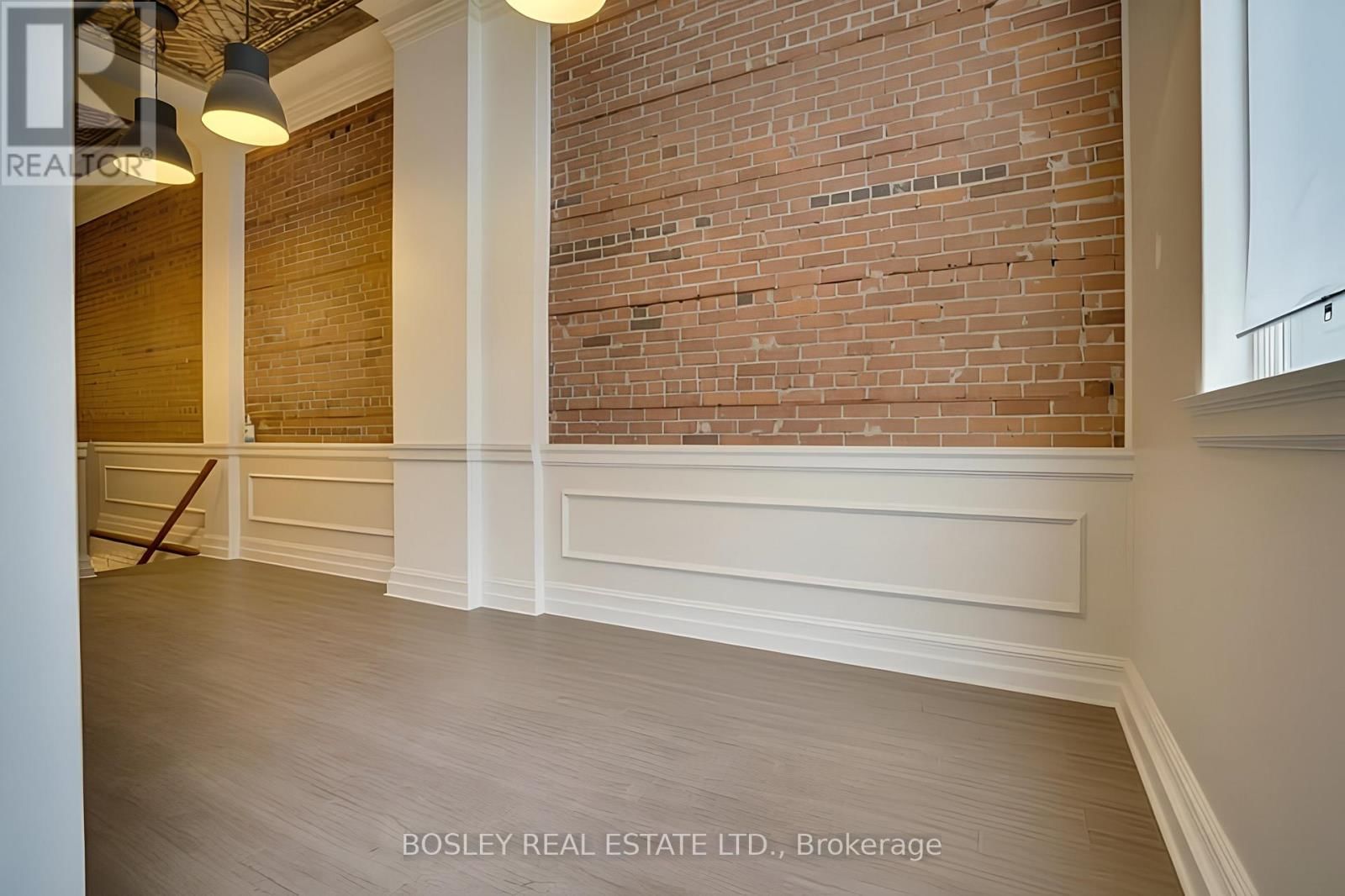 B - 711 QUEEN STREET EAST Image 4