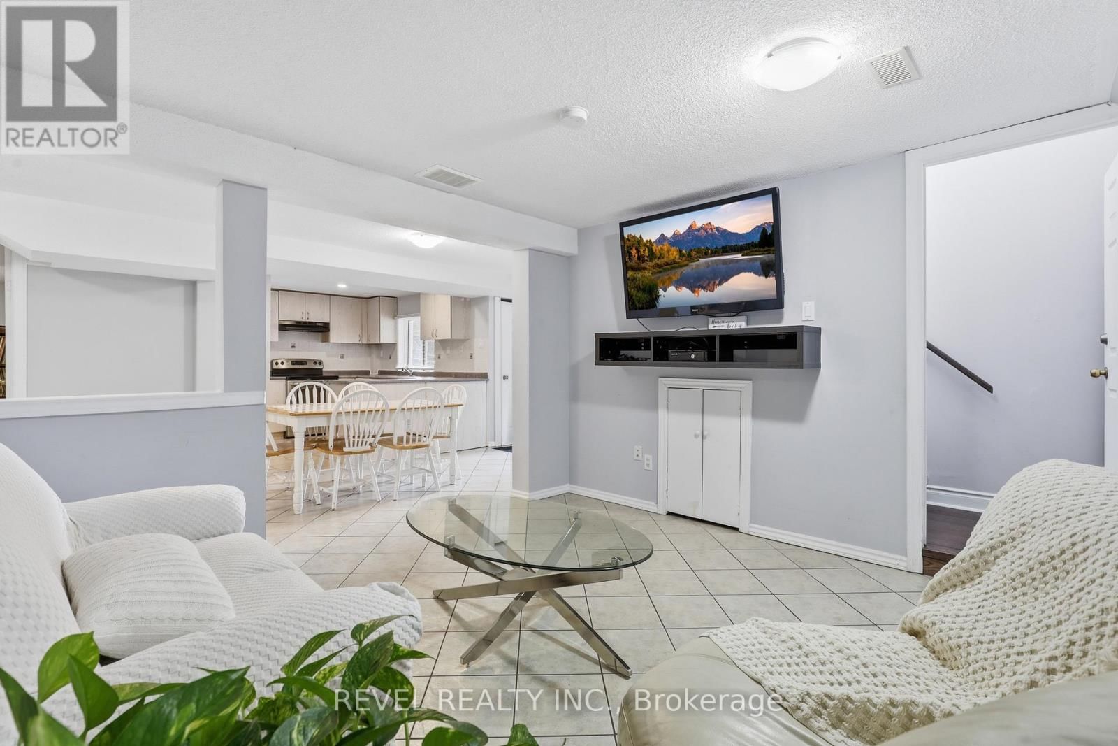 116 HIBBARD DRIVE Image 25