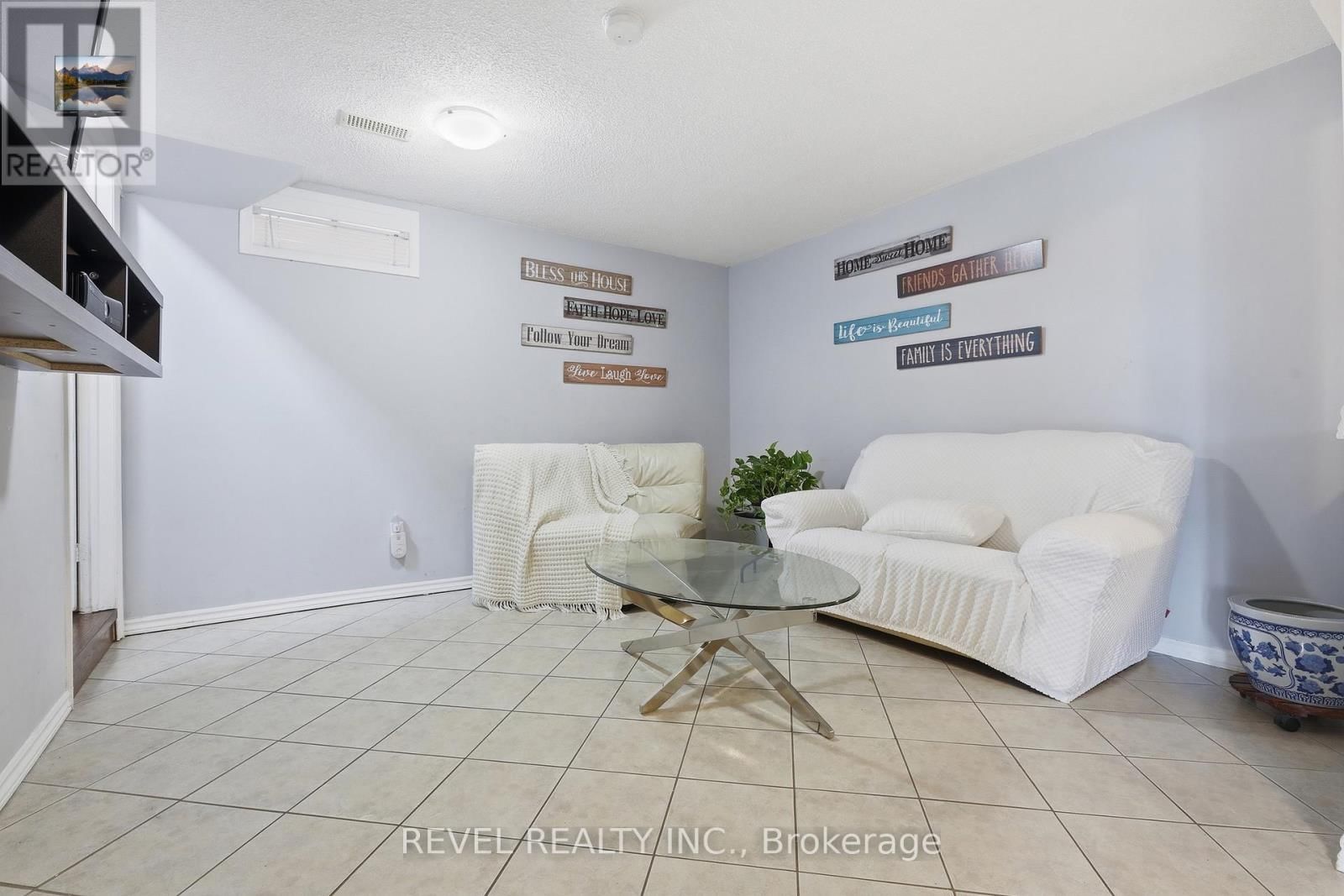 116 HIBBARD DRIVE Image 26