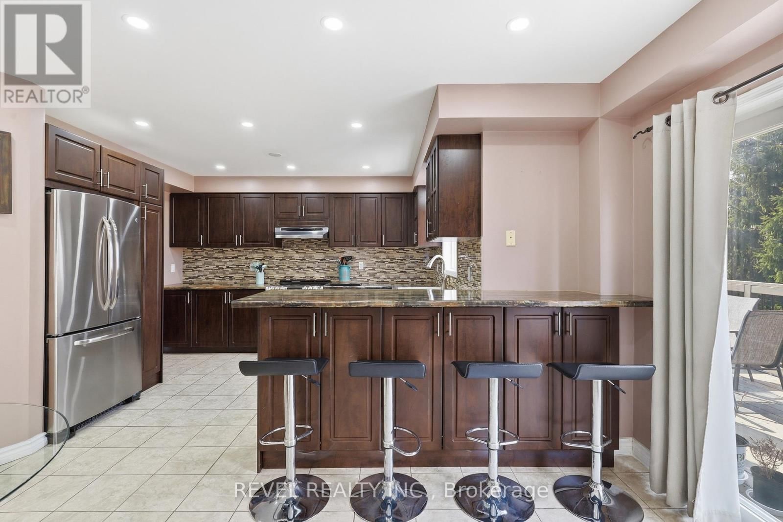 116 HIBBARD DRIVE Image 8