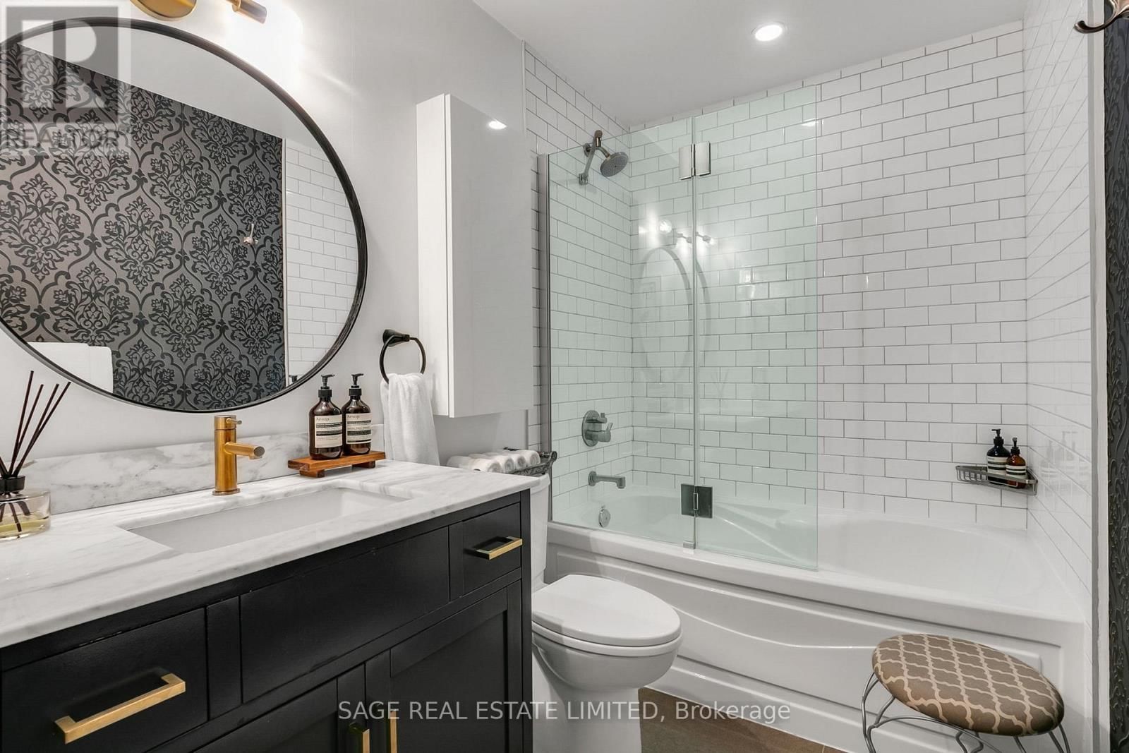 411 - 201 CARLAW AVENUE Image 23