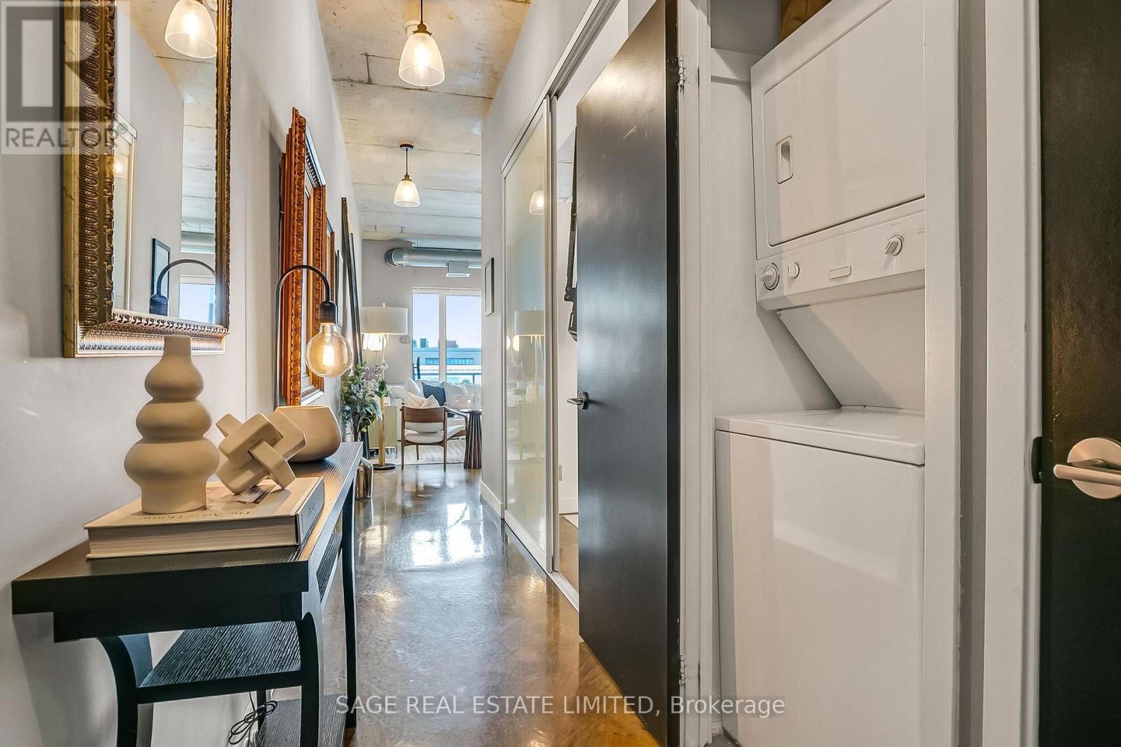 411 - 201 CARLAW AVENUE Image 28