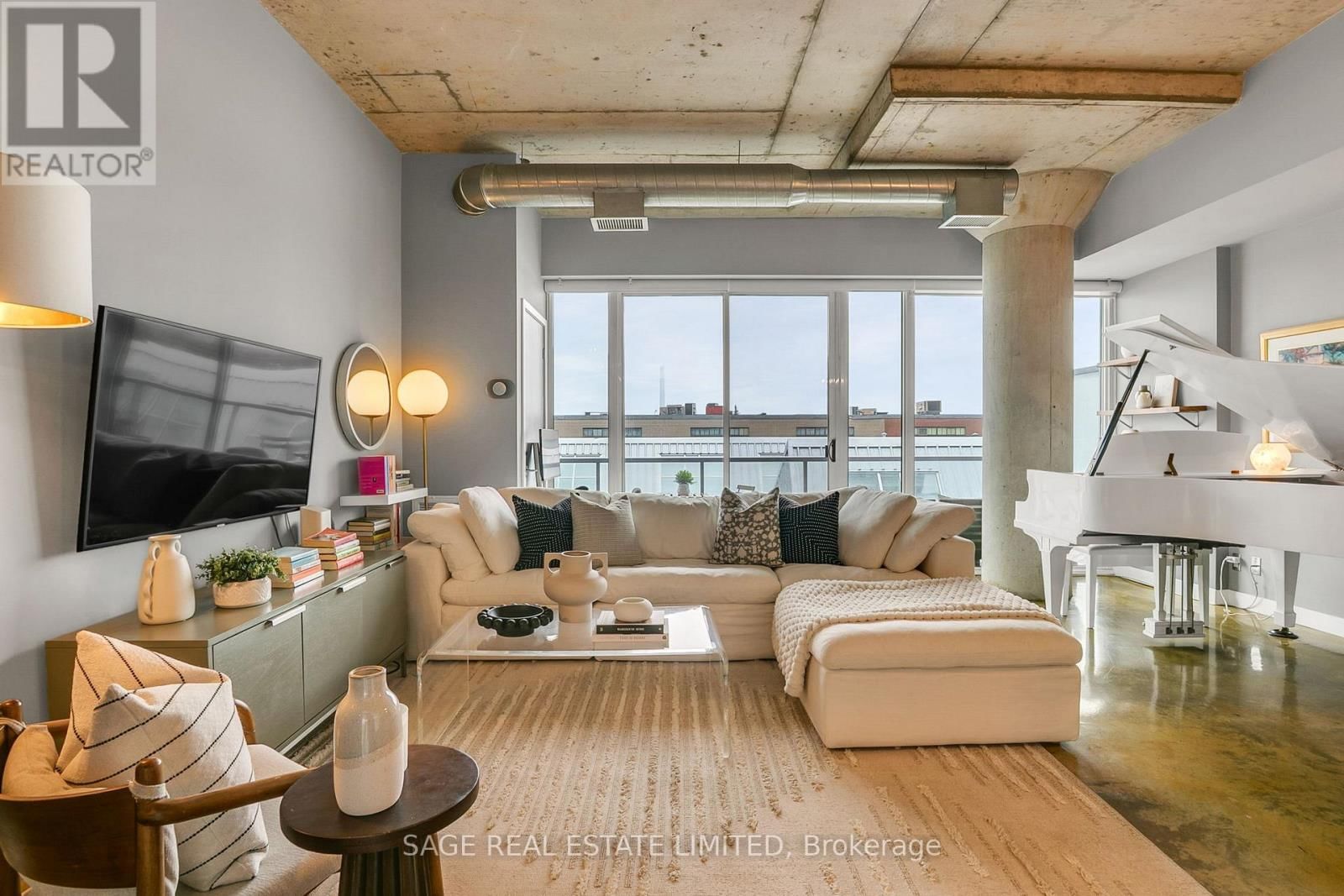 411 - 201 CARLAW AVENUE Image 6