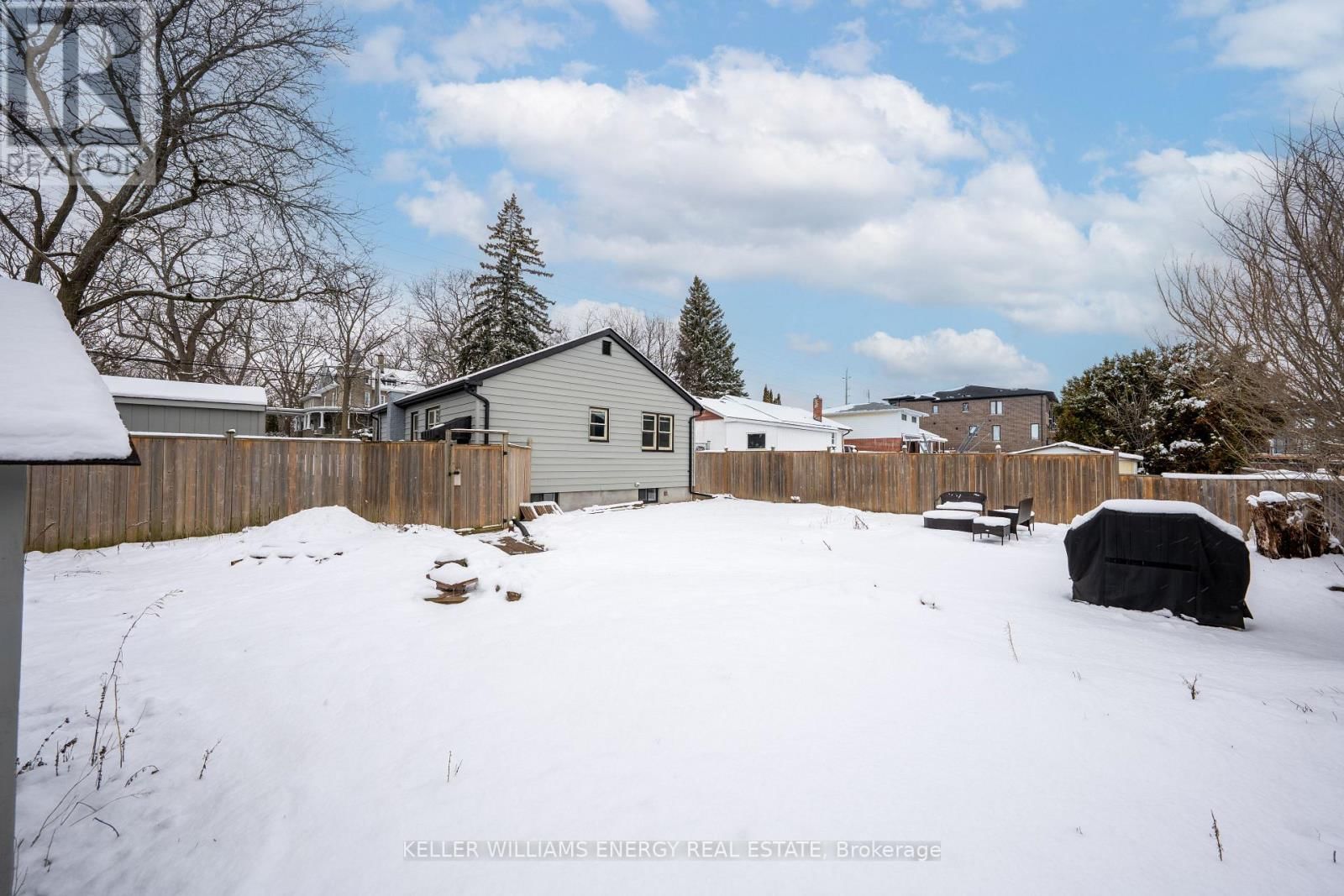 267 LIBERTY STREET NORTH Image 17