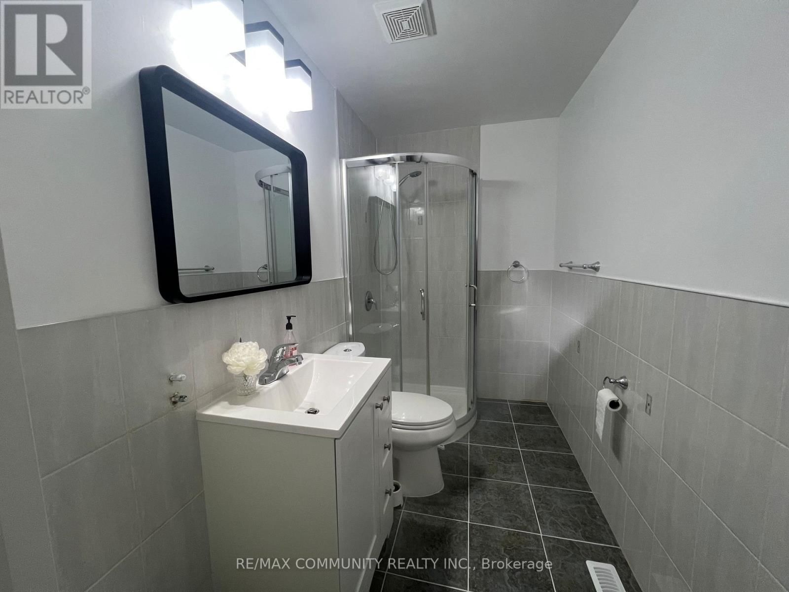 284 SPRUCEWOOD COURT Image 8