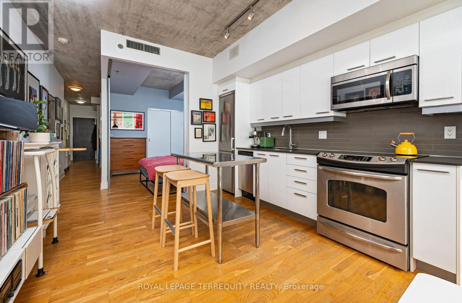 201 - 630 QUEEN STREET EAST Image 8