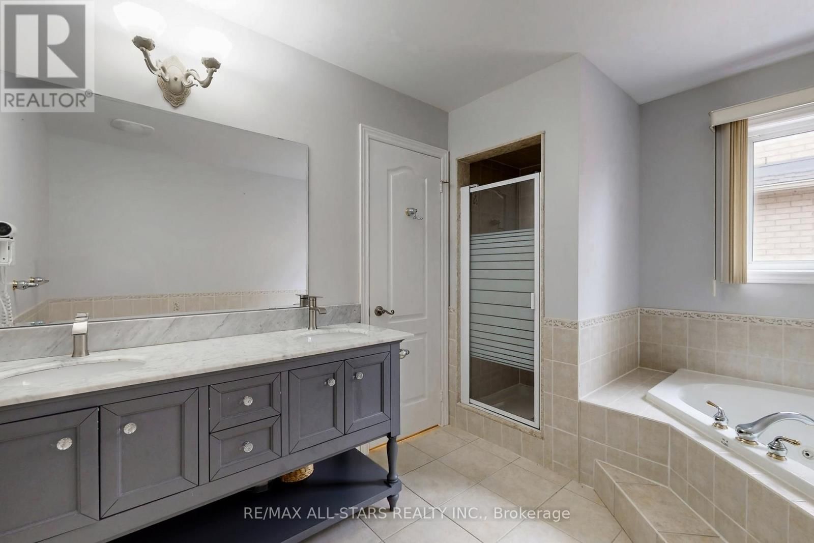 75 GLORIA CRESCENT Image 30