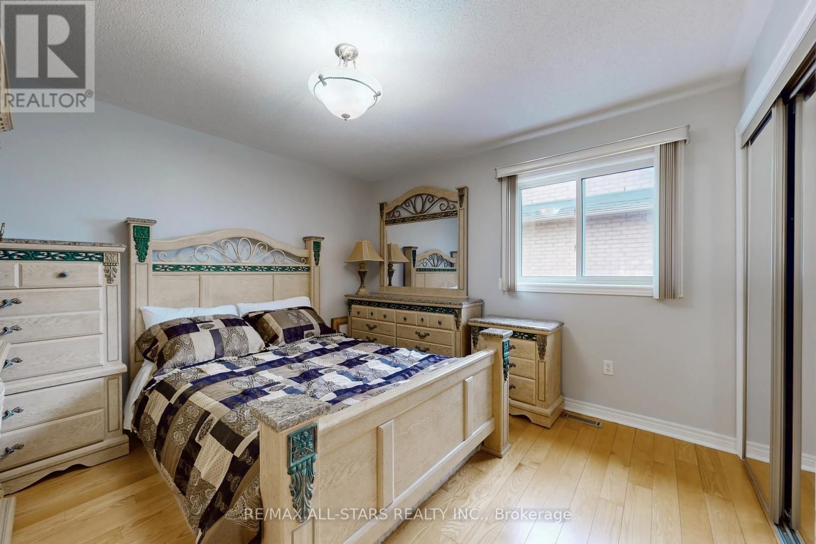 75 GLORIA CRESCENT Image 32