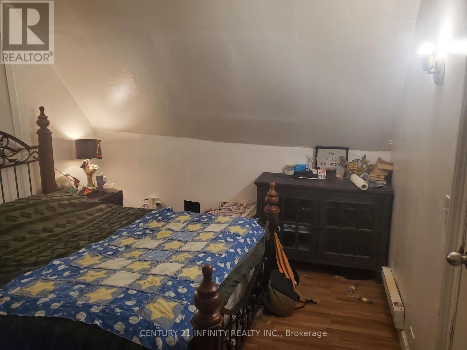 2 - 134 SIMCOE STREET SOUTH Image 7