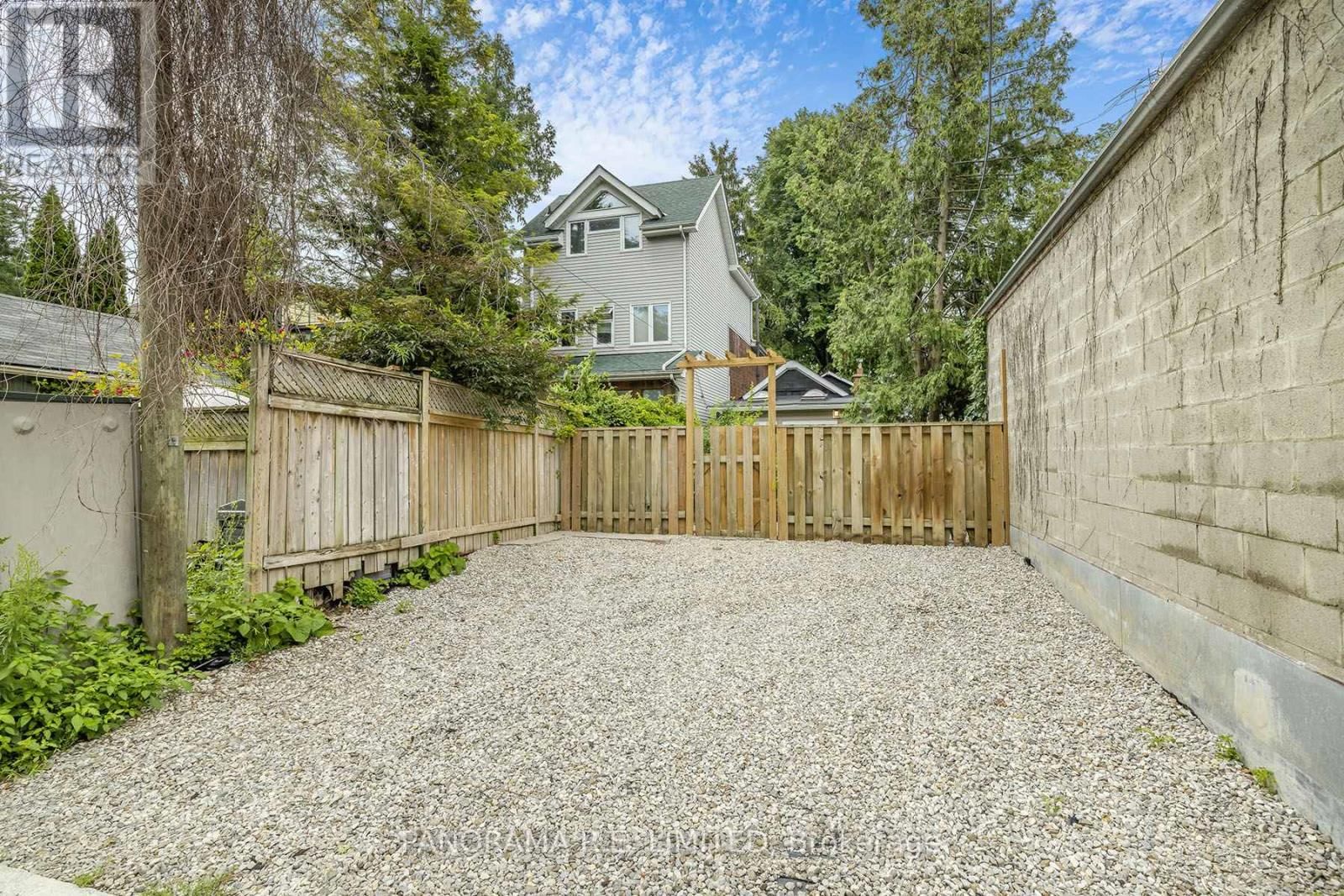 140 WOLFREY AVENUE Image 18