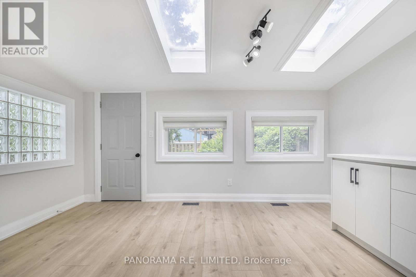 140 WOLFREY AVENUE Image 5