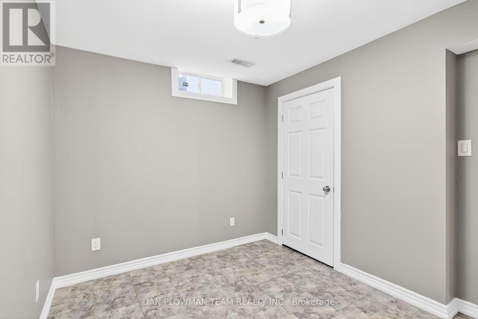 649 DUNN CRESCENT Image 32