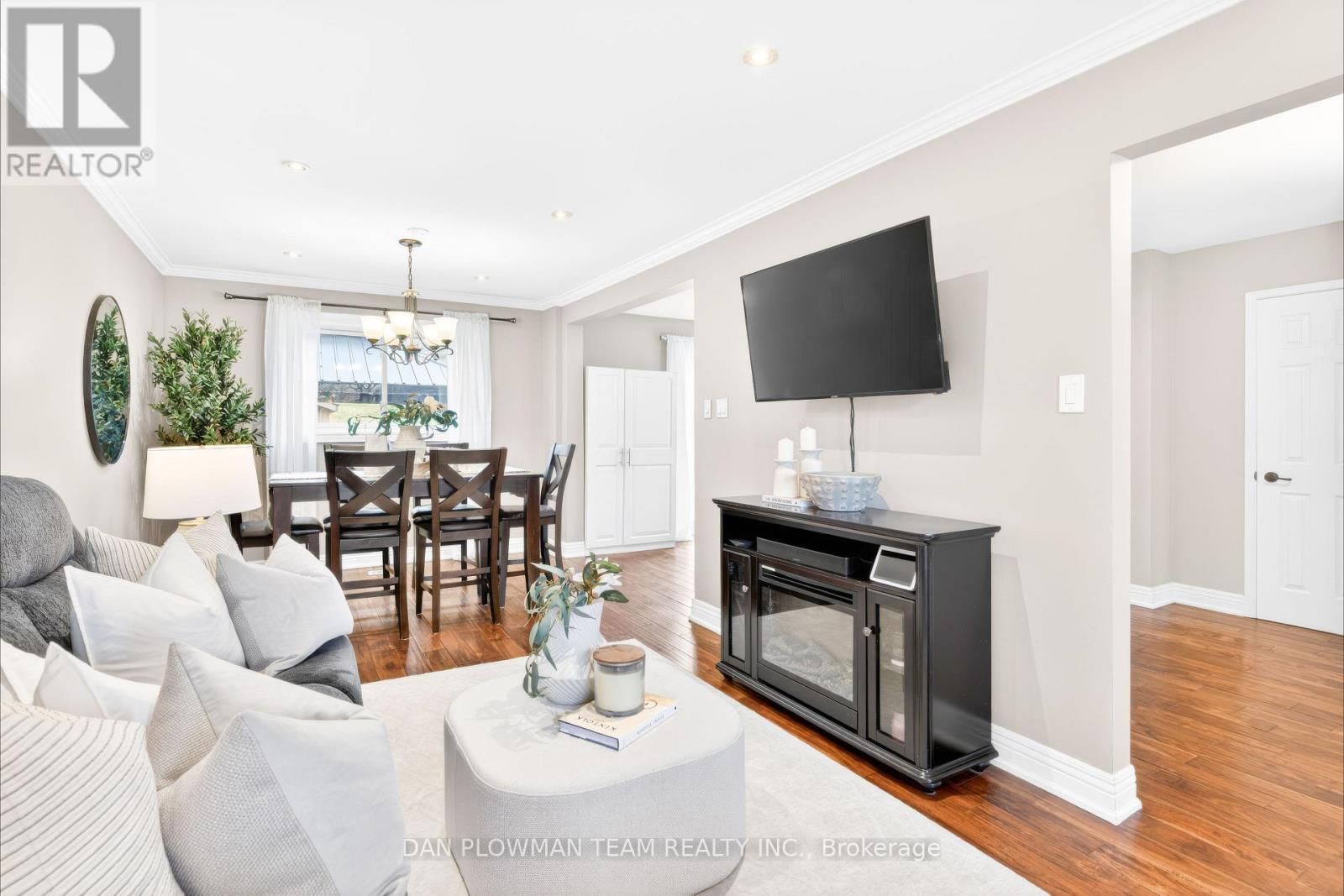 649 DUNN CRESCENT Image 7