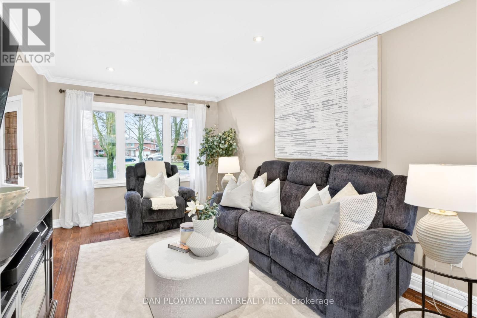 649 DUNN CRESCENT Image 8