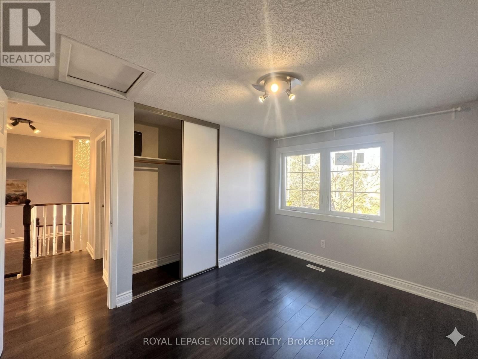 9 EMPRINGHAM DRIVE Image 24